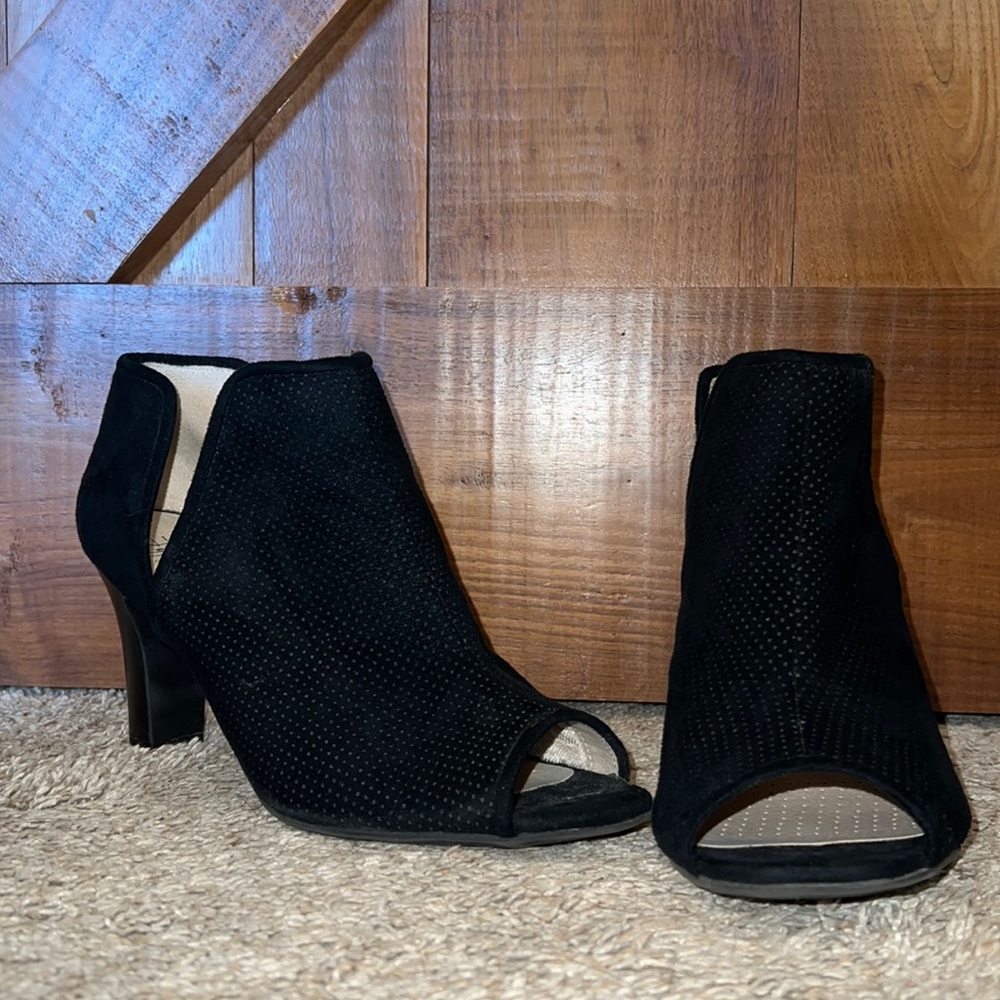 Life Stride peep toe black suede heeled booties size 7.5